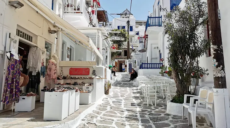 Griechenland wie aus dem Bilderbuch - selbst die Fugen in der Altstadt auf Mykonos sind weiß - Foto: ZDF und NDR/nonfictionplanet/Till Lehman